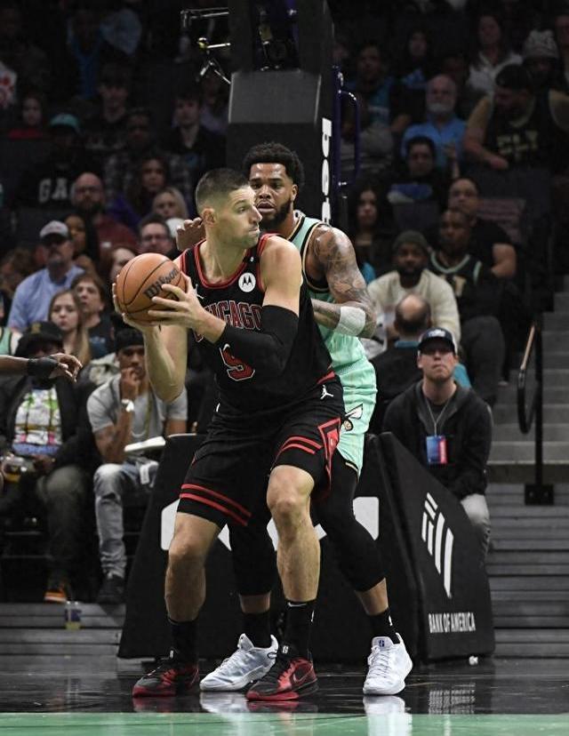 南宫电竞赛事关于今晚NBA常规赛传出新动向，芝加哥公牛防线松动，管理层表态——震撼外界，训练强度明显提升的信息