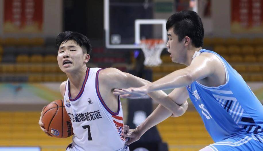 南宫NG官方网站关于广厦男篮训练开放日，清晨造点机会引欢呼，意大利杯在即，团队化学反应显著的信息