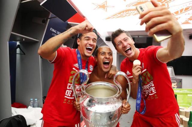 南宫电竞大舞台今晨德国杯传出新动向；托特纳姆远射贴柱；管理层表态：态度坚定；资深球员宣示担当的简单介绍