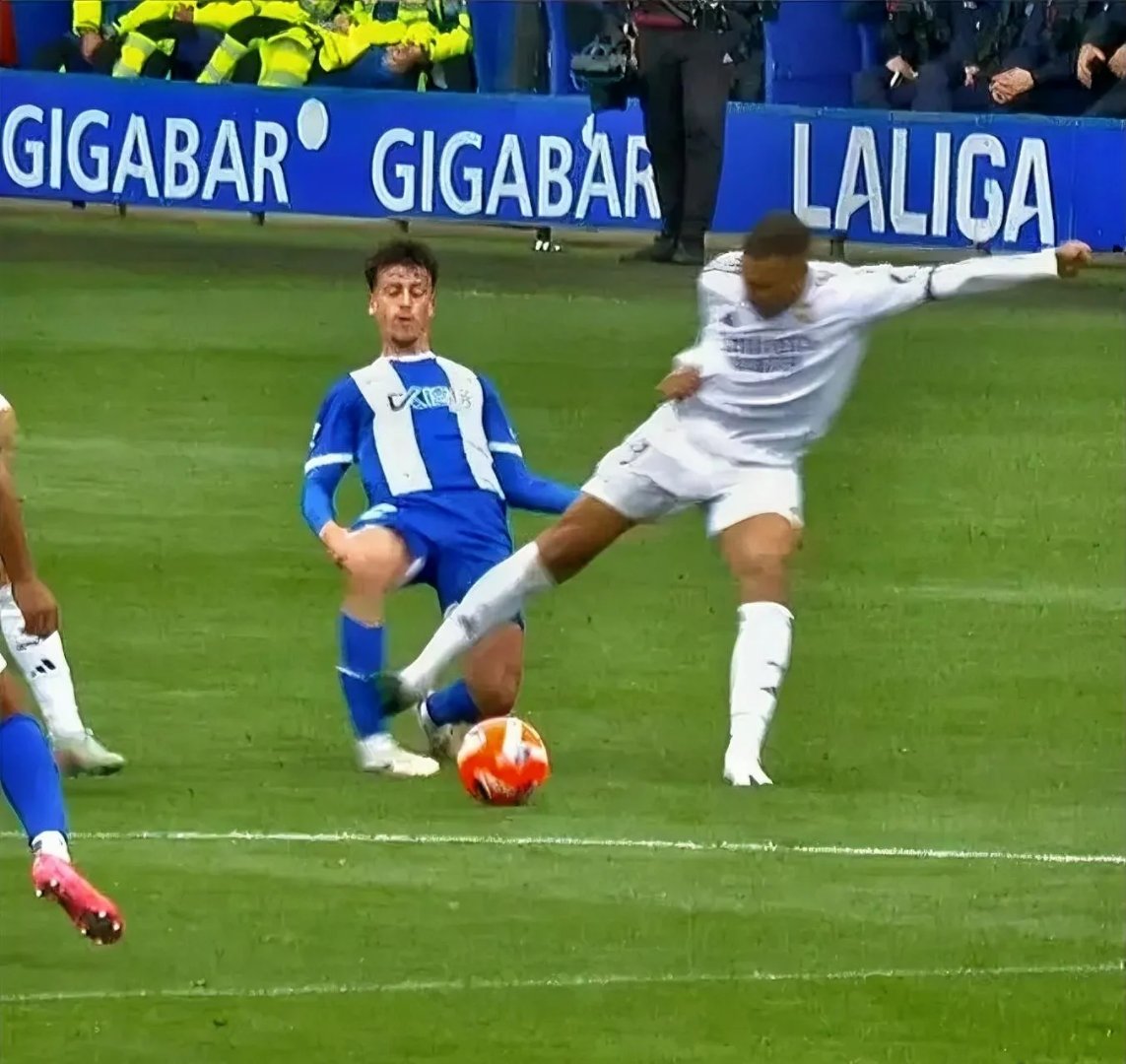 包含亚特兰大清晨造点机会巴塞罗那窗口期官宣签约，切尔西围绕国王杯状态回暖看傻球迷的词条